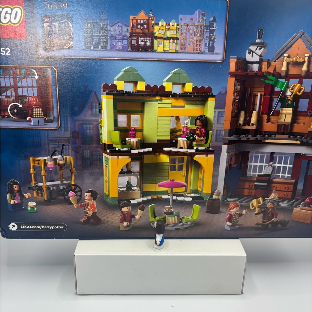 LEGO Harry Potter Quality Qudditch Supples & ice cream parlor. 76452. - Picture 2 of 3